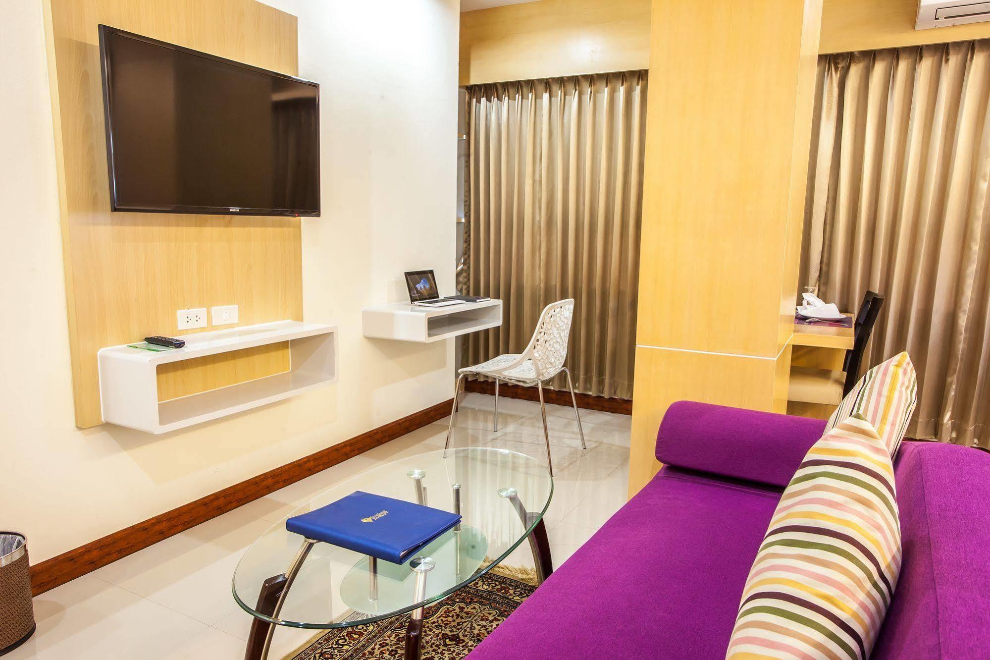 Oyo 234 Tara Grande Hotel & Spa Bangkok Esterno foto