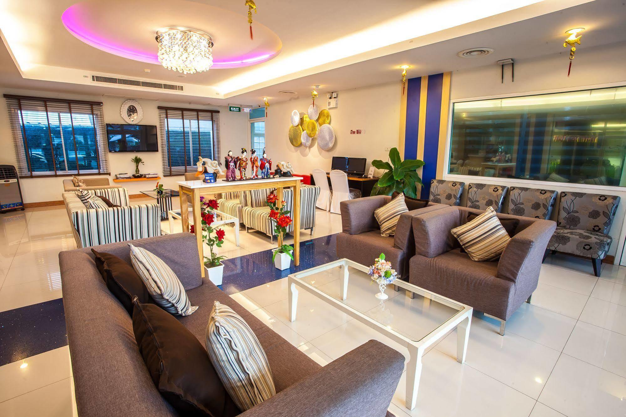 Oyo 234 Tara Grande Hotel & Spa Bangkok Esterno foto